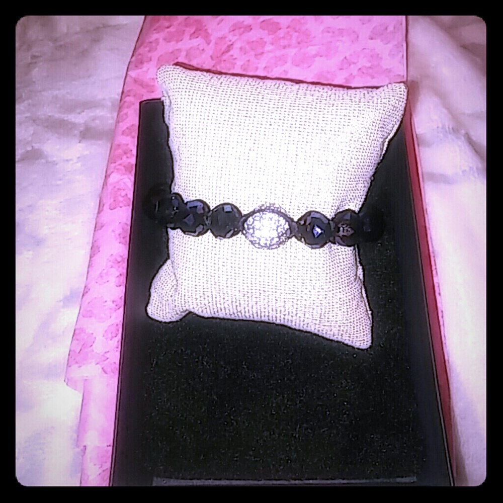 Gorgeous bead bracelet with rhinestone ball