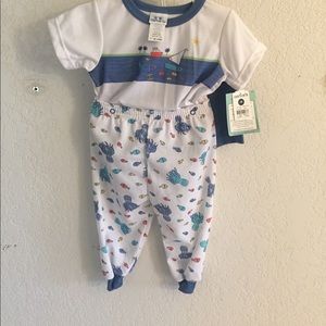 NWT Carter's pajama set. 18/24