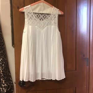 Blu pepper white top