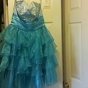 It's  a short dress. bestido corto.