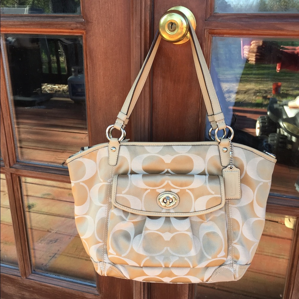 Coach Signature Leah Shoulder Bag