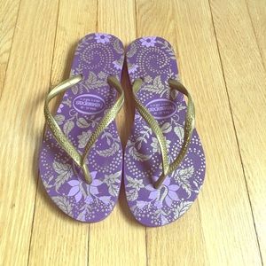 NWOT Purple, Silver, and Gold Havaianas Flip-Flops