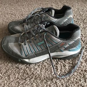 Teva event waterproof hiking sneaker. Women's 5.5