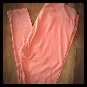 Peach Lularoe TC leggings
