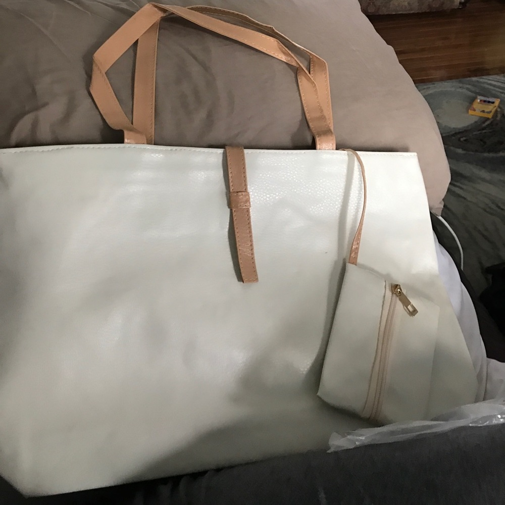 New Ivory Colored Purse 🍉