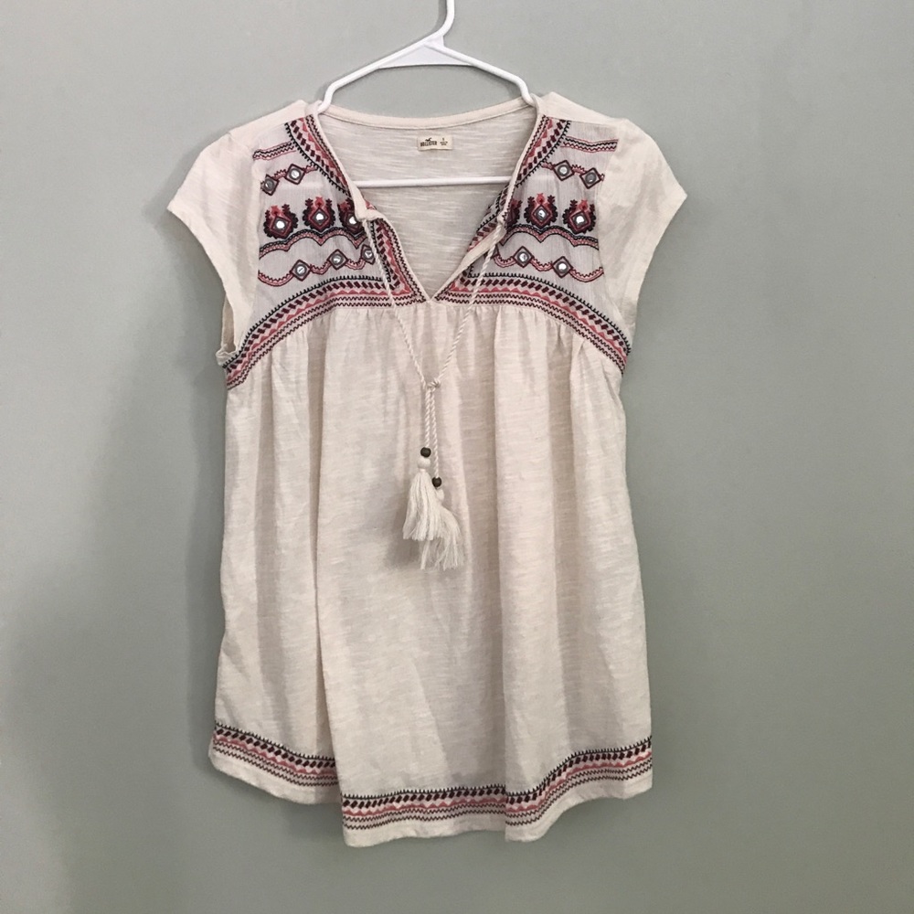 Short sleeve embroidered tee