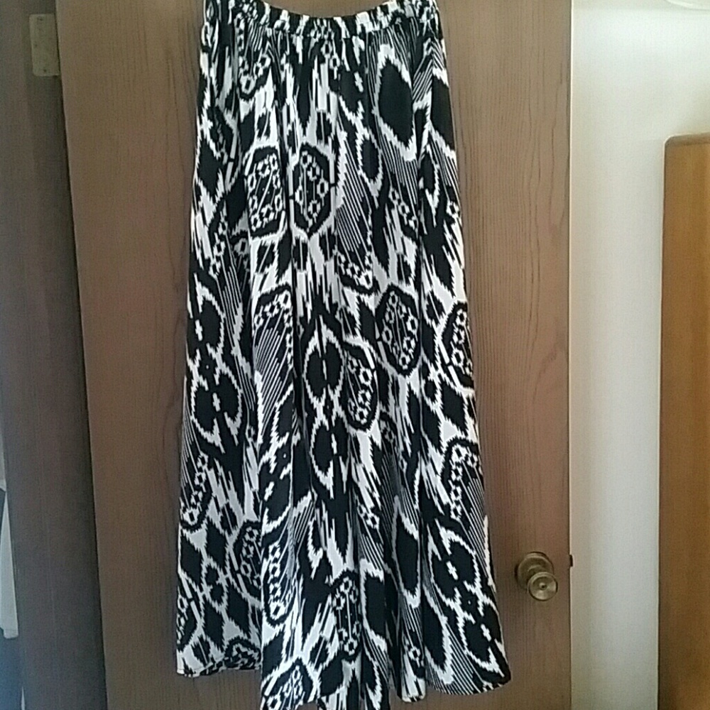 VERY Flowy long maxi skirt blk/white
