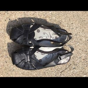 Bare traps sandals