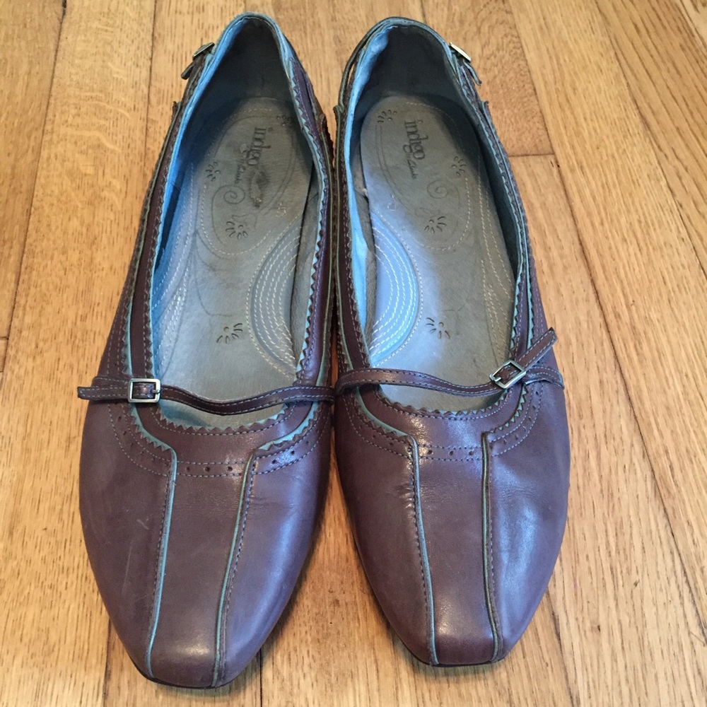 Women's size 12 Clarks Indigo Brown flats w/buckle