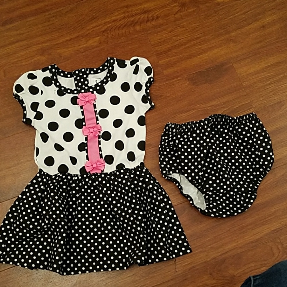 Polka dot dress, never worn.