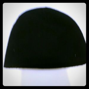 BN PLAIN BLACK BEANIE