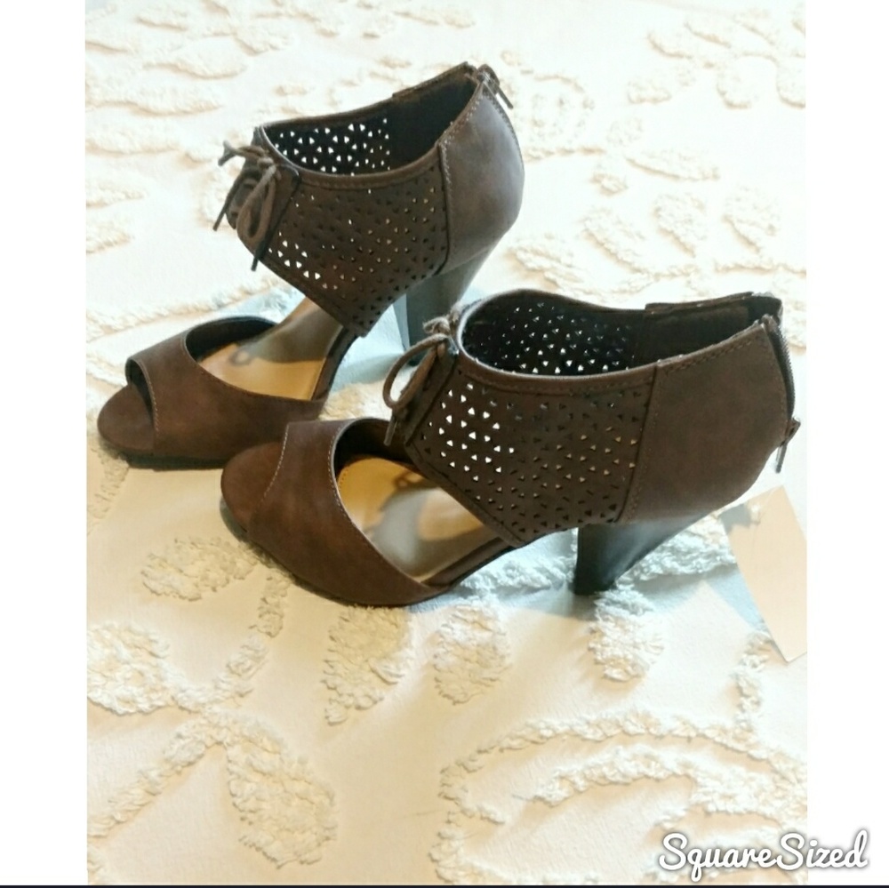 Heels - Picture 2 of 4