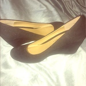 Chinese Laundry Black wedge . Never worn 🔥
