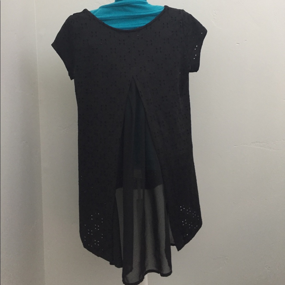 Pebble and stone black blouse.