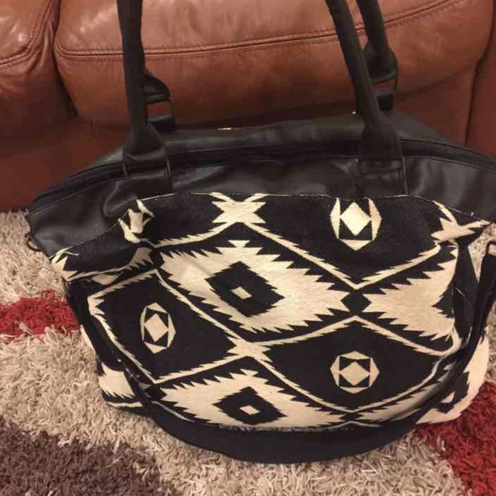 Black & White Tribal Weekend Bag - Picture 2 of 4