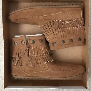 Minnetonka Moccasin Double Fringe Zip Boot
