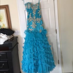 A blue prom dress