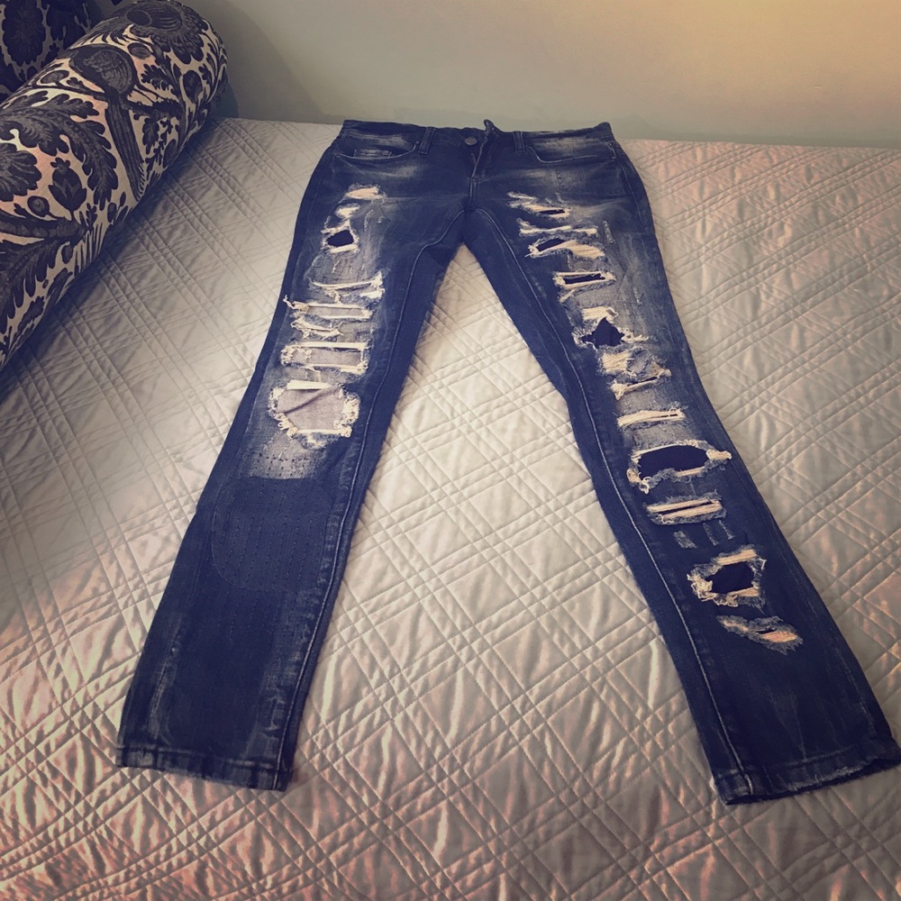BlankNYC Distressed Jeans size 26