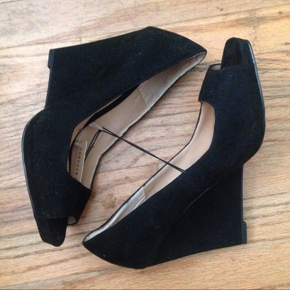 NWT Black Suede Peep Toe Forever 21 Wedges Sz 8