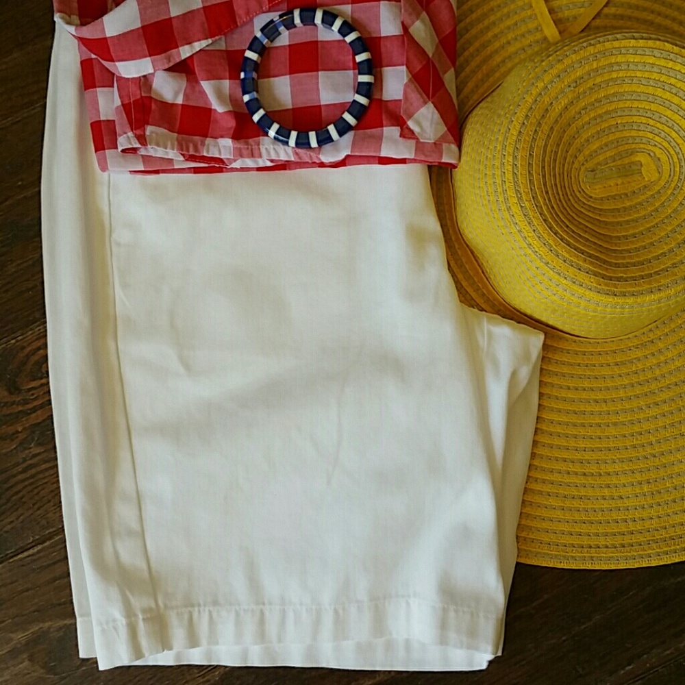 CRISP WHITE SHORTS. NWT