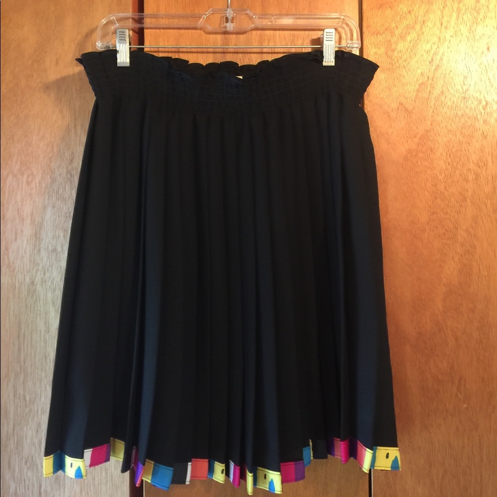 Super flirty pleated vintage black skirt!