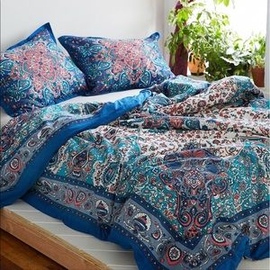 Urban Outfitters Plum and Bow duvet -- Full/Queen