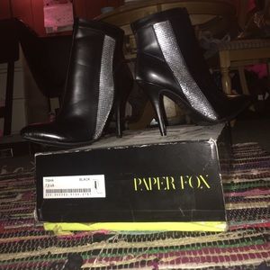 Nib Cute Black w/silver rhinestones 7.5