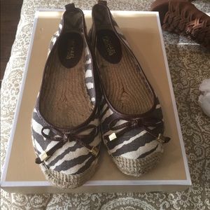 MK Zebra flats sz 8.5