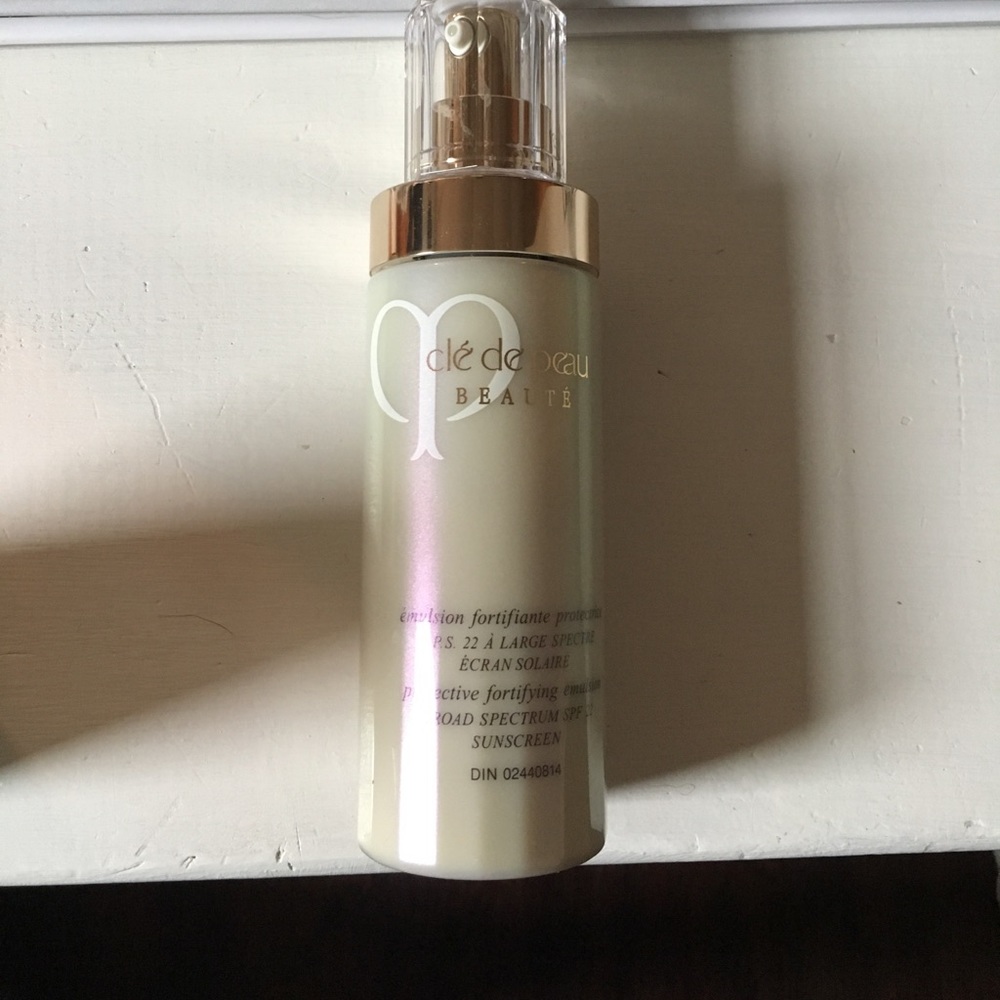Cle de peau- protective fortifying emulsion