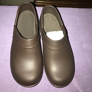 New Crocs  Brown neria work shoes W9