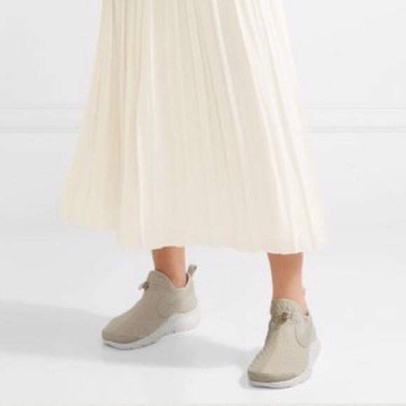 NWT Nike Aptere oatmeal 🍪 - Picture 4 of 7