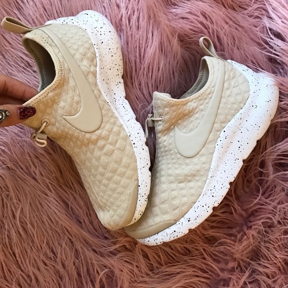 NWT Nike Aptere oatmeal 🍪 - Picture 7 of 7