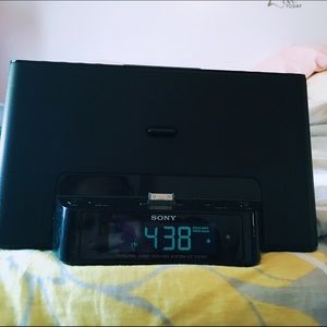 SONY iPod speaker and radio set!