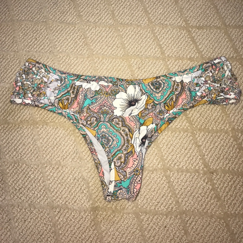 O'Neill cheeky bikini bottoms