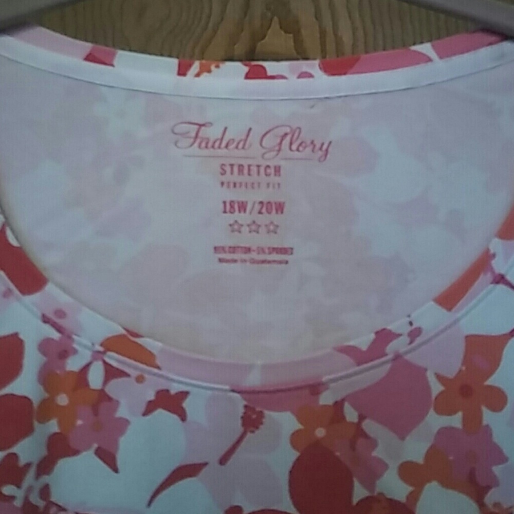 Cute floral Faded Glory stretch top - Picture 2 of 2