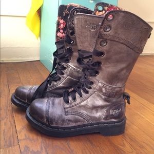 Dr. Marten's Triumph 1914 white wax/grey boots