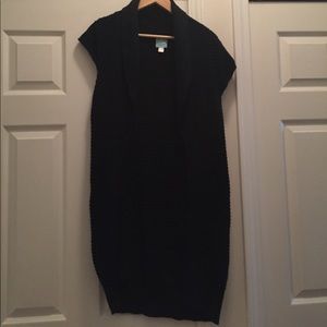 Black tunic sweater capped sleeves.