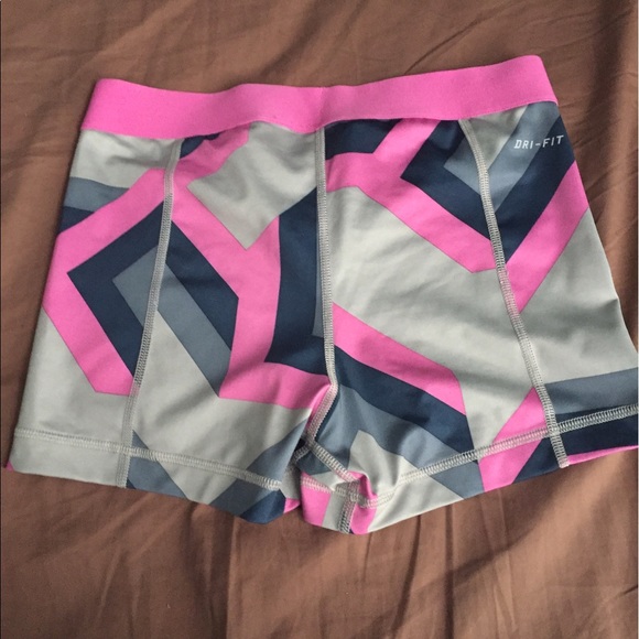 Nike compression shorts - Picture 2 of 2