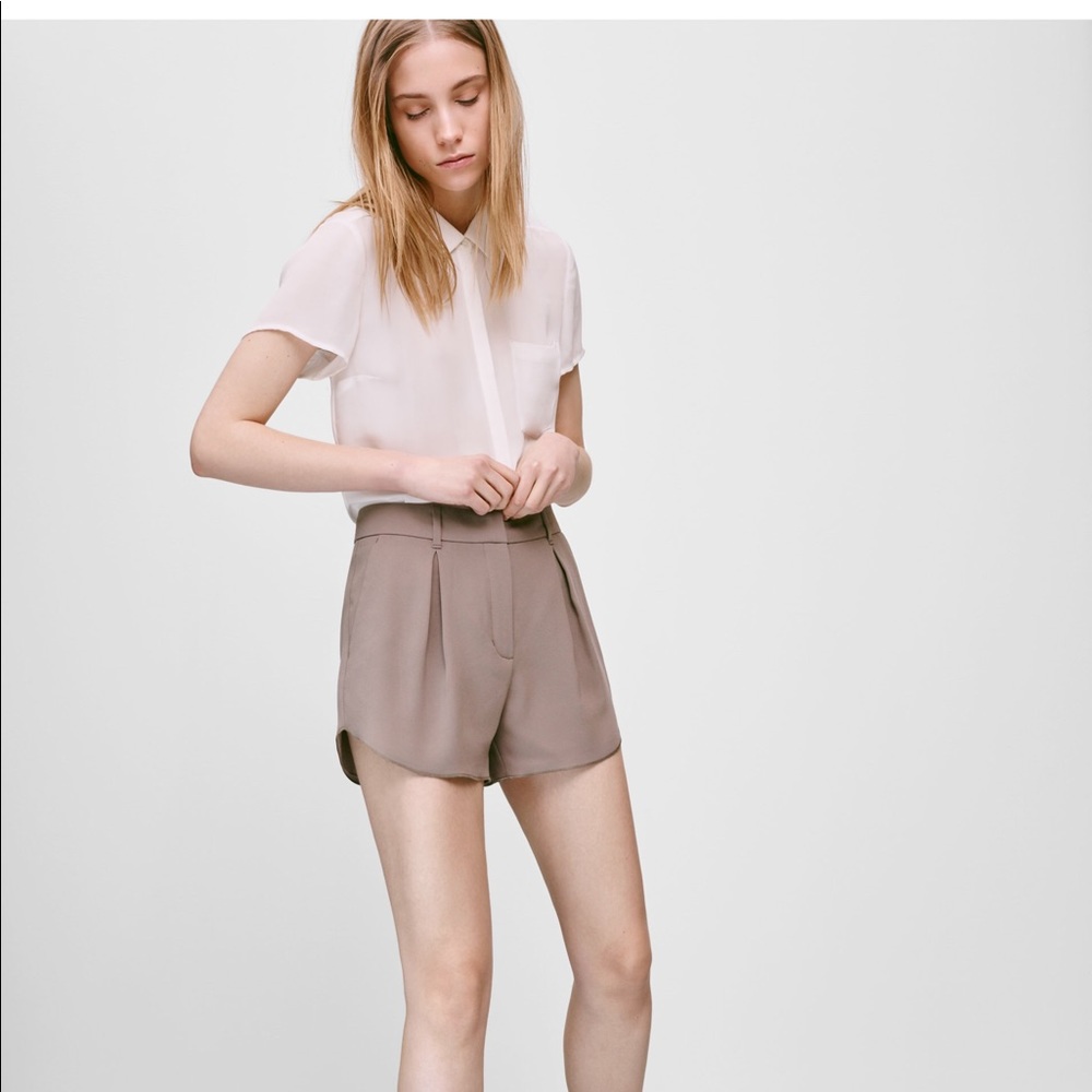 Babaton Red Summery Shorts 🌞 Aritzia brand