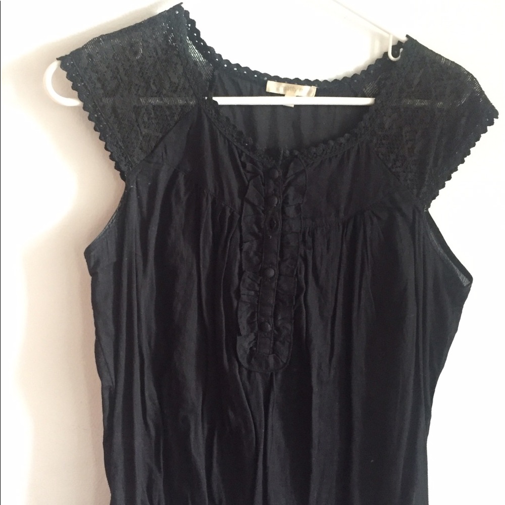 ruffle henley blouse with banded hemline