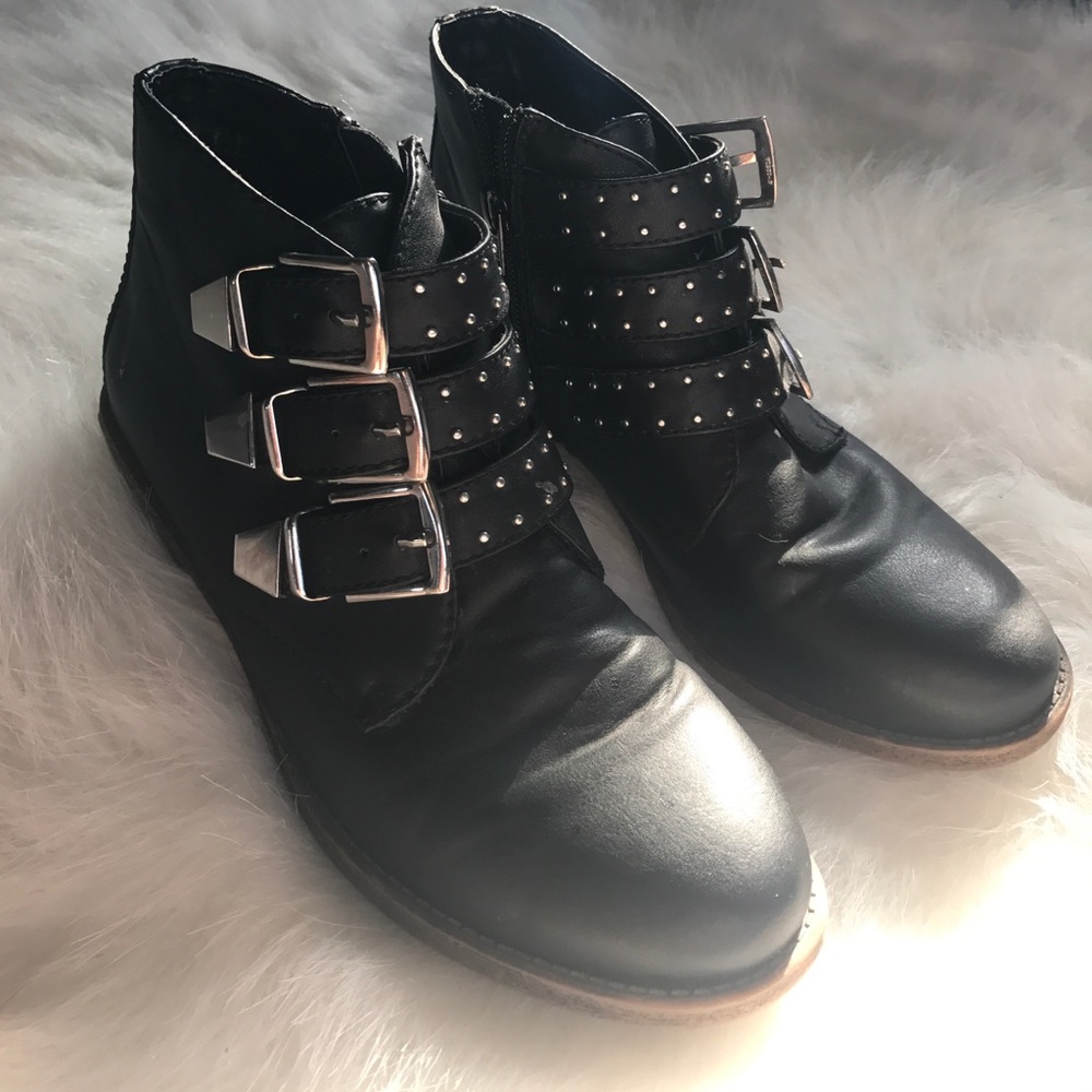 Report ankle booties