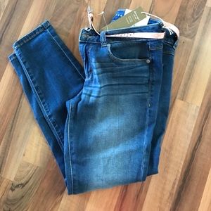 NWT Lauren Conrad Skinny Mid-Rise Capri. Sz 2