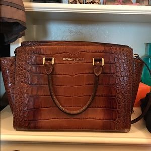 Michael Kors Large Selma Crocodile In Luggage