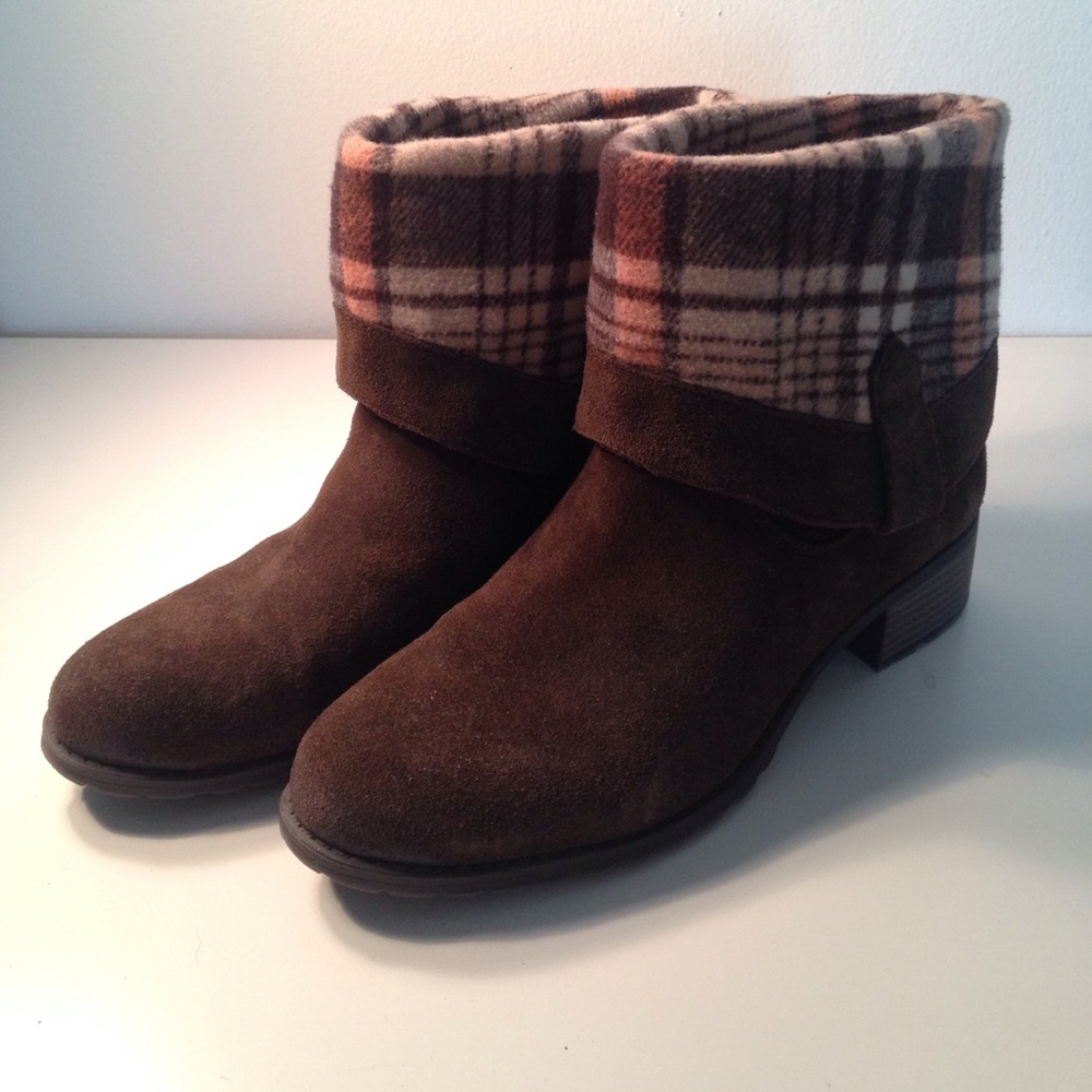 Charles David women's size 9 suede boots