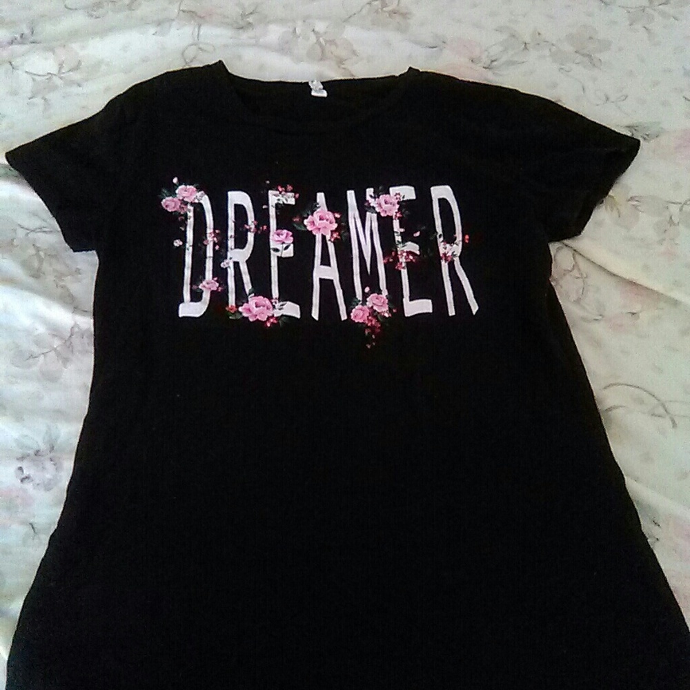 Black floral graphic "DREAMER" scoop neck T-shirt