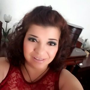 Meet your Posher, Esthela