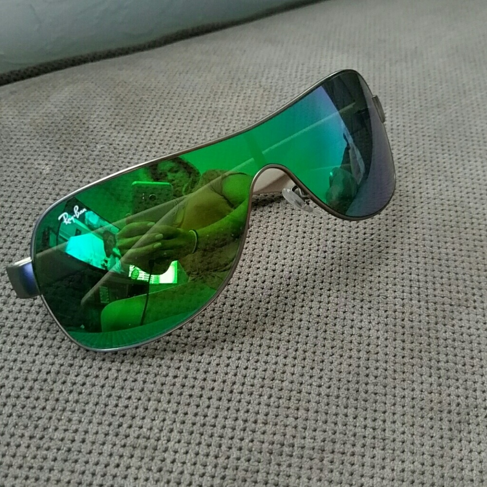 Blue green Ray bans Like new