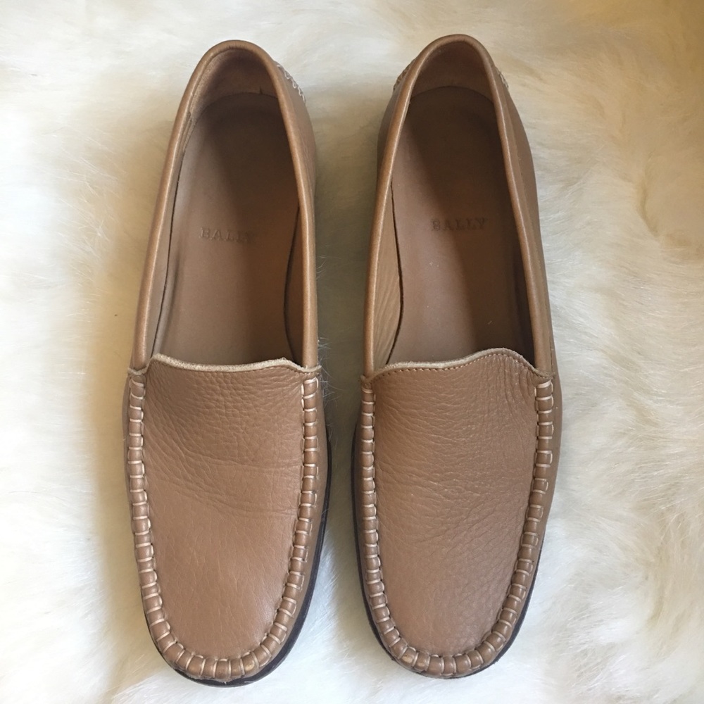 Bally Dairy pebbled tan camel leather loafer