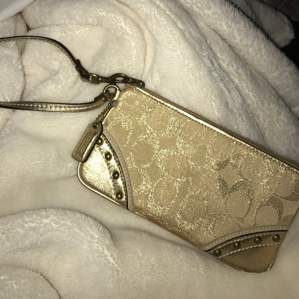 Sale!  Coach Wristlet!!✨