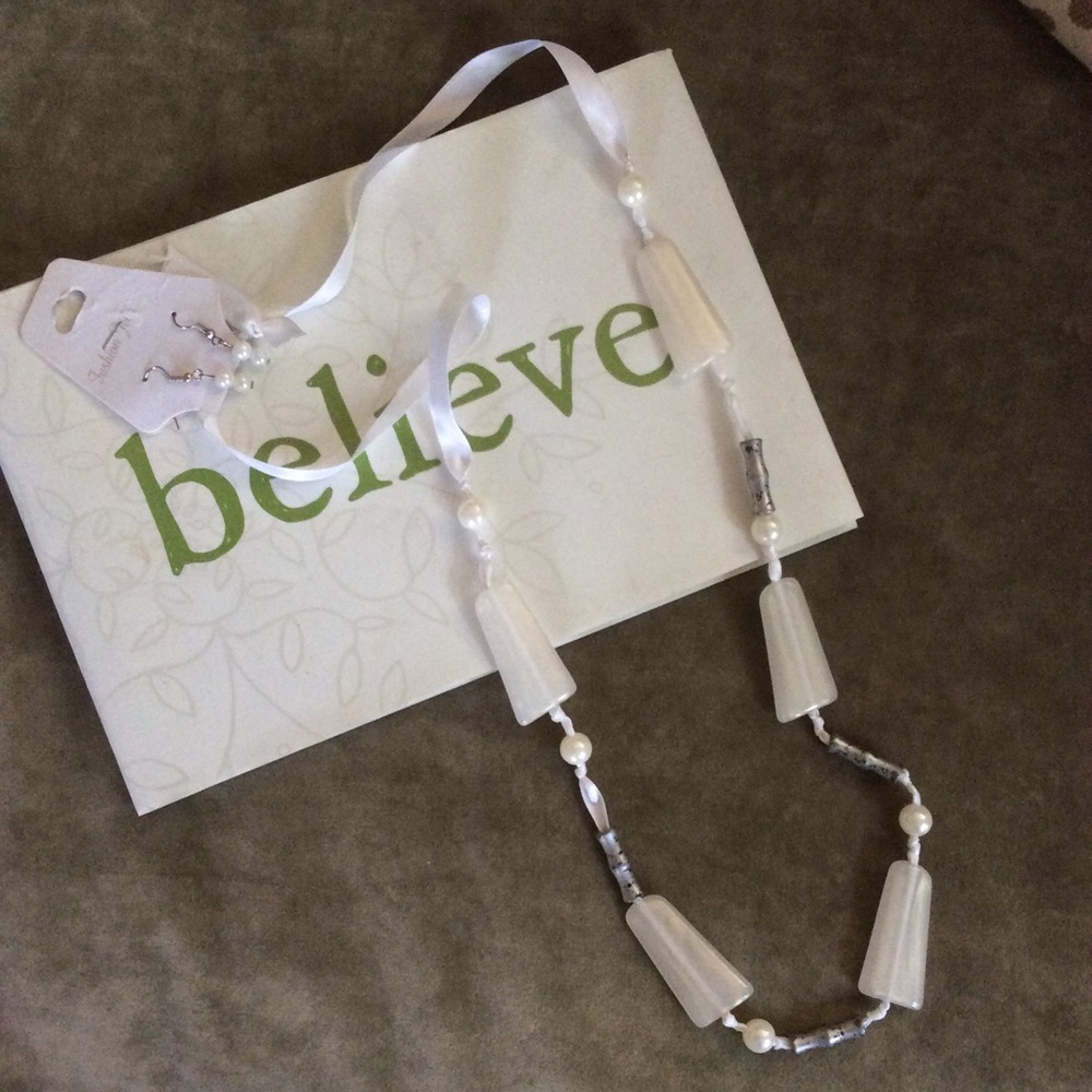 NWT Necklace and earring set